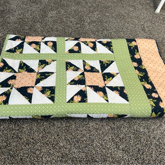 Other - Handmade Floral Pinwheel Patchwork Quilt - Green and Peach